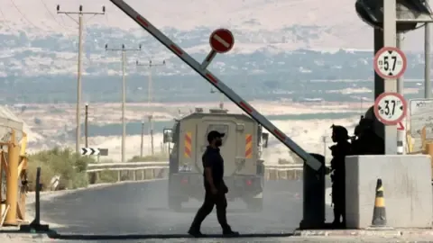 Two Persons Shot in Attack Near West Bank-Jordan Checkpoint, IDF States
