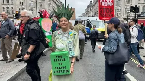 Thousands Demonstrators Gather in Downtown London to Challenge Donald Trump's Return Diplomatic Journey