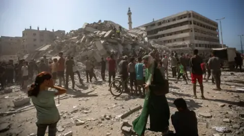 Heightened Artillery Assault Unfolds in Gaza City